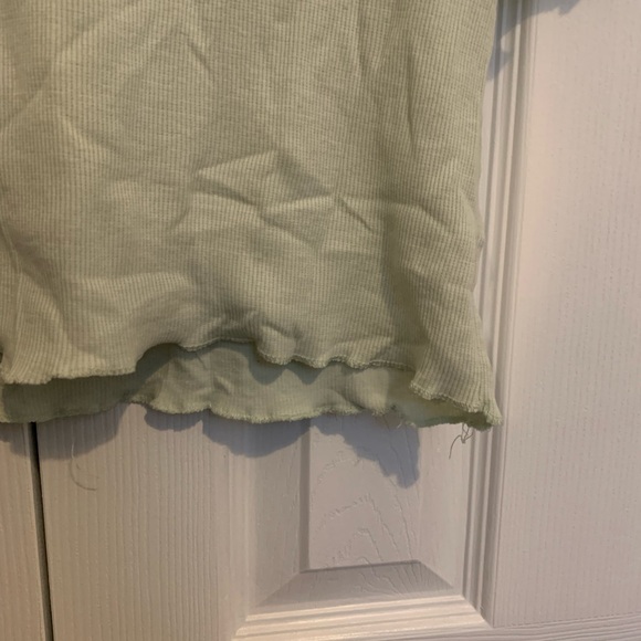 Light green ruffle cut tee shirt - Picture 3 of 5